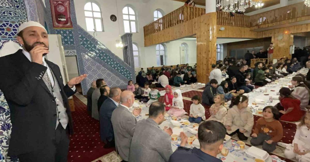 bartinda minikler icin ozel iftar programi duzenlendi J9KfIaUy.jpg