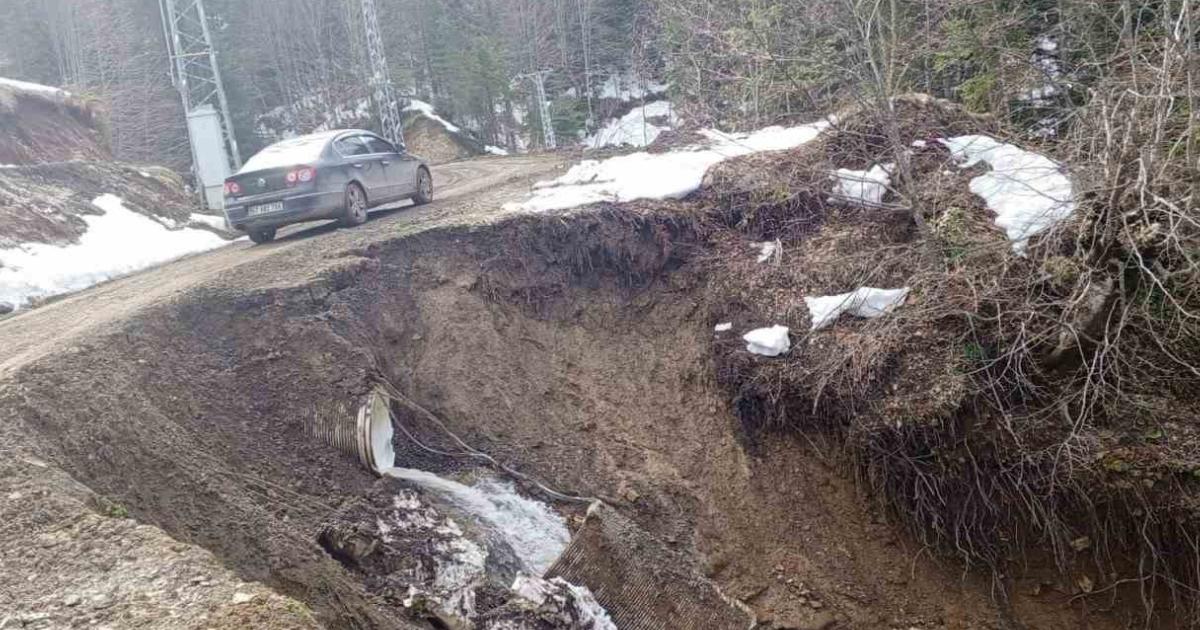 kastamonuda heyelan koy yolunu cokertti Kt6pynXE.jpg